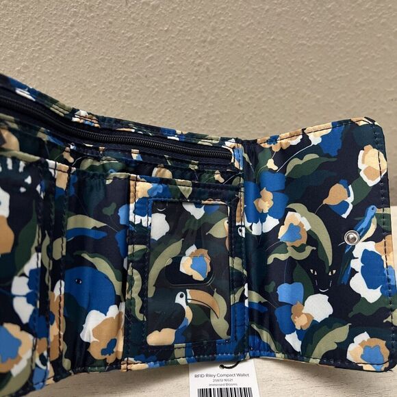 Vera Bradley Performance Twill Riley Compact Wallet RFID Immersed Blooms - Picture 6 of 11